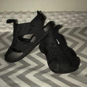 Baby Boys Nike shoe size 4